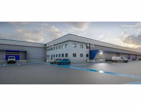 local logistique 10 085 m²