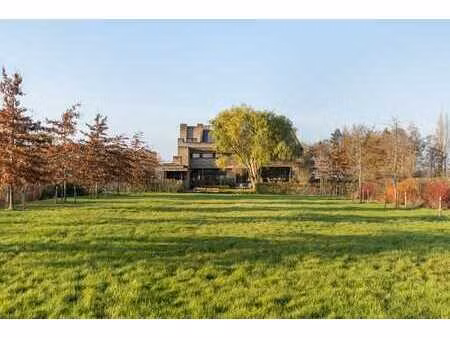 unieke architecturale villa geïnspireerd door frank lloyd...