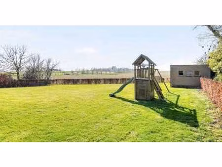 spacieuse villa prête à emménager  idéalement située