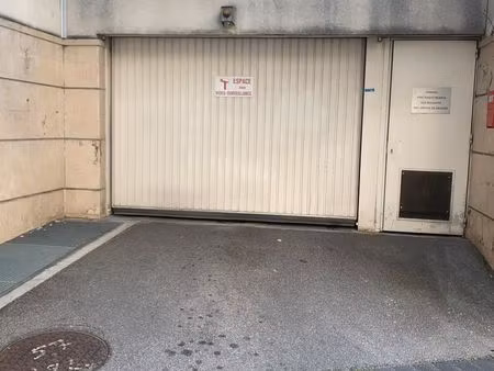 toujours disponible grand garage 135 avenue de perouse / 8 boulevard ferdinand de lesseps/