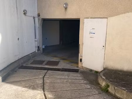 garage fermé de 12 m² – marseille william booth 13011