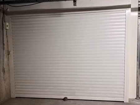 rare grand garage parking box 24 m fermé sécurisé équipé avec électricité et mezzanine 130