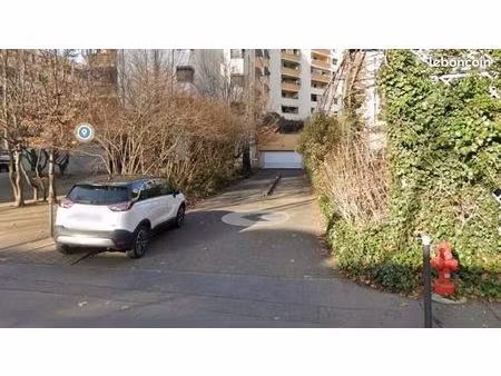 parking 12 m² villeurbanne