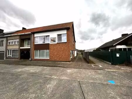 immeuble avec deux appartements loués et 4 garages