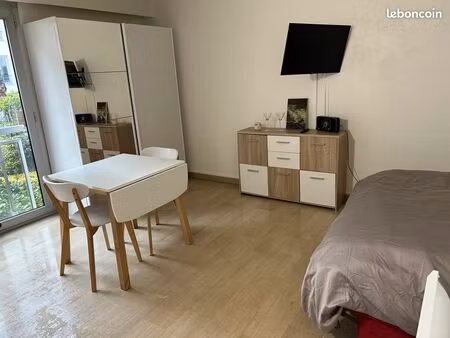 particulier loue studio meublé