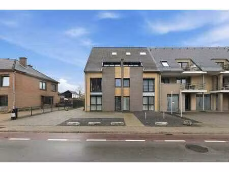 instapklaar gelijkvloers appartement met garage in genk