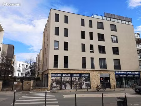 studio 31 m2 gerland 69007  140000 +garage 20000