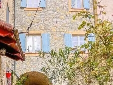 duplex dans maison de hameau mitoyenne avec annexes