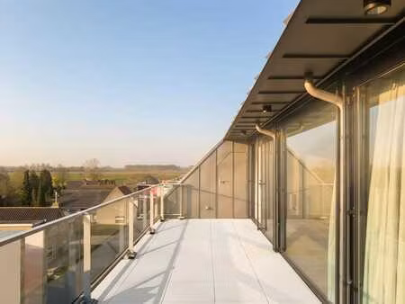 un penthouse magnifique tout confort  doté de vastes terr...