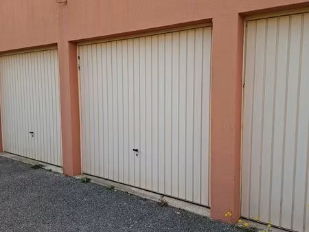 part. vds garage fermé 12.5 m2 à grasse