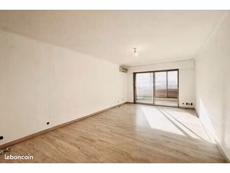 t3 72 m² rénové – terrasse – 2 parkings – le cannet