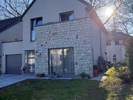 ? belle maison unifamiliale à louer avec jardin et terrasses