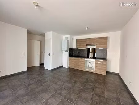 exclusivité lentilly : superbe t2 de 48 m² avec grand balcon  vue verdure et box