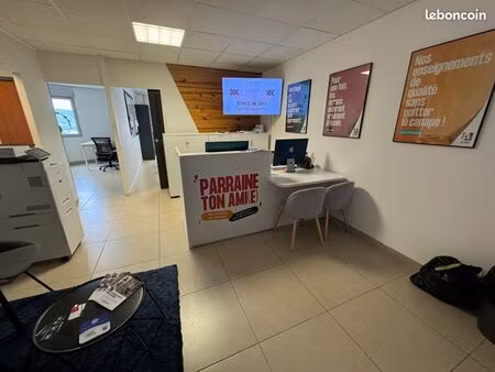 grands bureaux + salle d'attente grasse 4 chemins