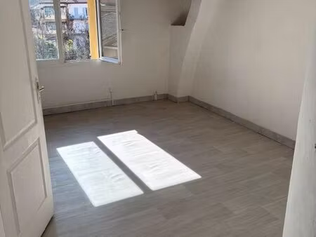 gardanne cette t1bis 35m2 chambre mezzanine