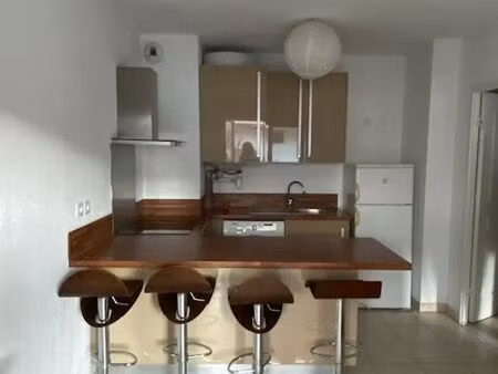 t2 meublé 35 m² + terrasse + parking sous terrain – centre-ville - calme – proche mer