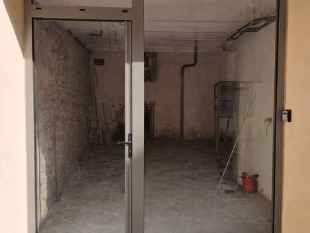 à louer – local commercial 27 m² – place du revely  vieil antibes