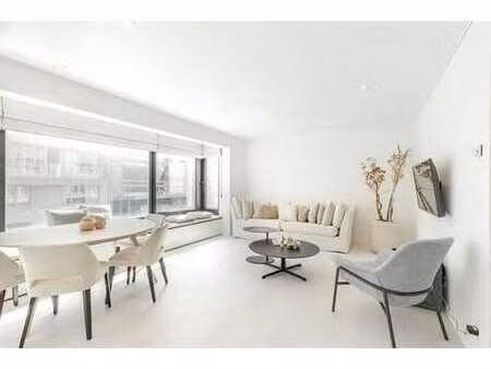 magnifique appartement rénové avec vue latérale sur la mer