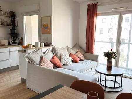 superbe t2 lumineux avec balcon – lyon 7 (quartier girondins)