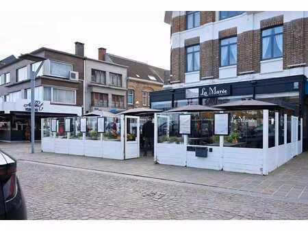 célèbre bâtiment d'accueil situé à l'angle du kaai à nieupor