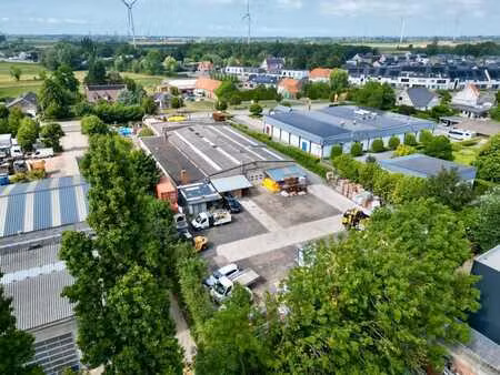 aaa-locatie: instapklaar magazijn (800m2) met burelen en ...