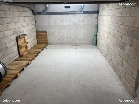 garage box - 17m2 avec électricité