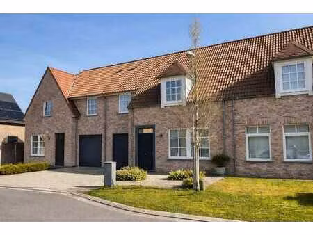 prachtig gelegen  recent gebouwde woning met 3 slaapkamer...