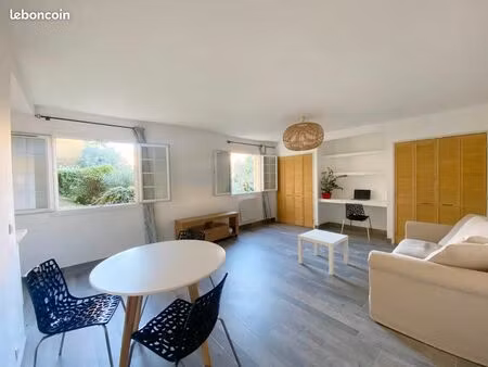 grand t1 40m2 refait à neuf & possibilité coin nuit + garage fermé