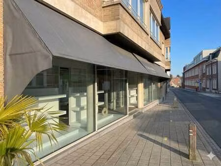 rez-de-chaussée commercial d'environ 101m² à lendelede.