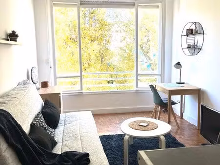 studio 29 m2 quartier des poètes lumineux au calme