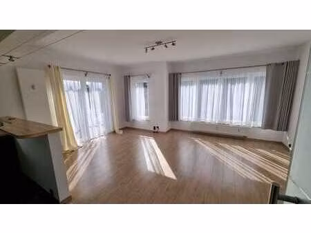 bel appartement 2 chambres  lumineux  récemment rénové.