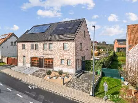 zeer ruime en kwalitatieve halfopen bebouwing met uitbrei...