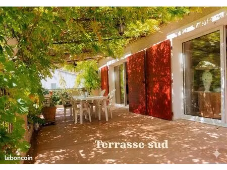 villa traditionnelle avec vue dégagée et dépendances -13116 vernegues