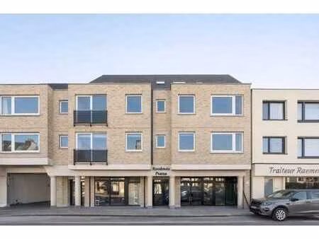 appartement à vendre à knokke avec 3 chambres et terrasse.