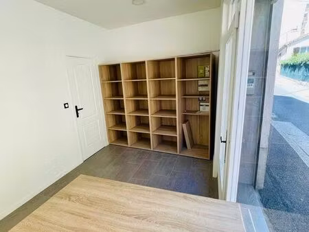 local commercial et grand garage