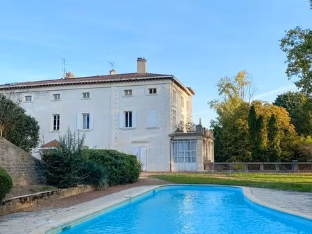 maison t4 en copropriété dans un château