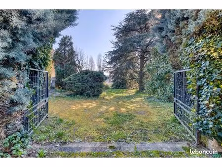 terrain 1 130 m² ecully