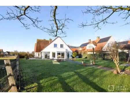 villa moderne avec vue dégagée sur les champs à knokke-heist
