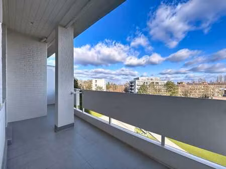 superbe appartement 3 chambres + terrasse + parking