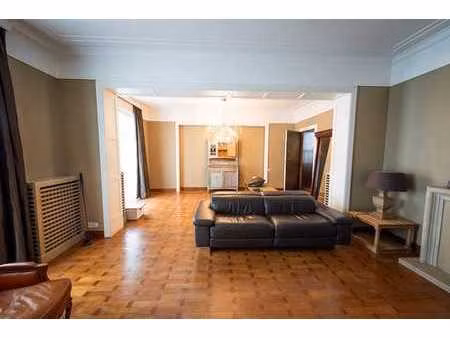 face au pard duden  découvrez ce bien mixte habitation/burea