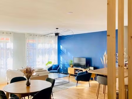 appartement traversant avec extérieur et garage