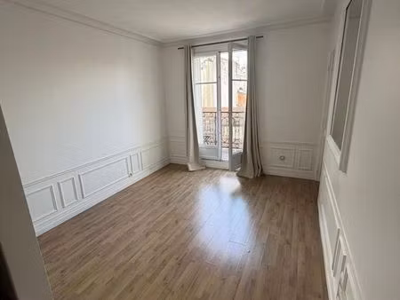 paris 10e – rue d’hauteville – studio 17 m² – 5e étage avec ascenseur – balcon – immeuble 