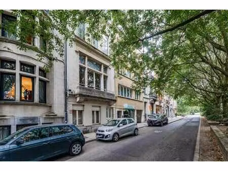 cinquantenaire très belle maison divisée en 3 appartements