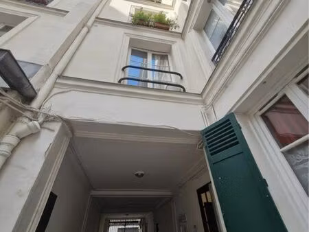 studio 1er étage vrai wc / métro vavin