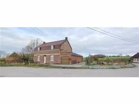 villa 4 façades avec 4 chambres  garage et jardin