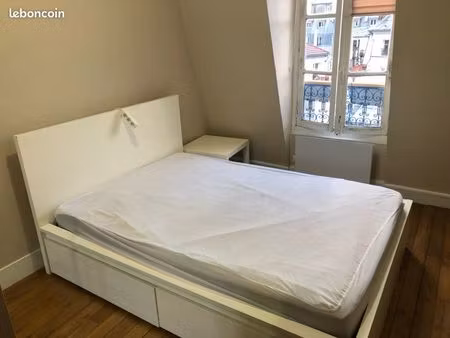 appart renove  24m2 place de clichy