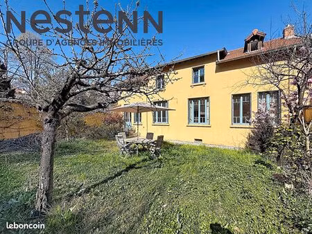 maison 8 pièces 185 m²