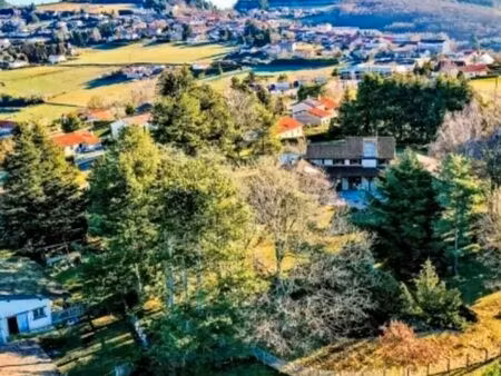 maison de caractère avec 10 000 m² constructibles – rentabilité locative et revente terrai