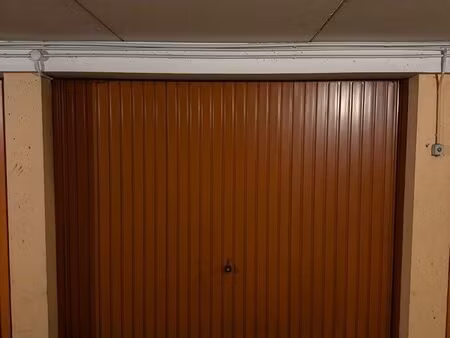 loue garage dans résidence sécurisée