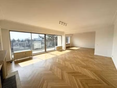 à proximité du shopping de woluwe et des facilités